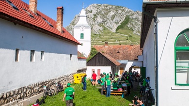 Székelykő a kultúrotthon udvarából 