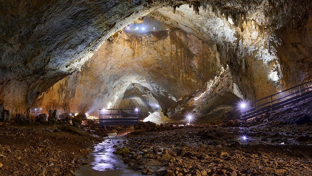 A Mézgedi-cseppkőbarlang