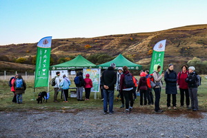 Gyülekezés reggel a rajtban_Szabó Zsolt felvétele