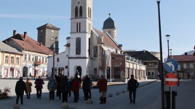 Abrudbánya templomai, középen a református, balra a római katolikus, jobbra az unitárius_FOTÓ Ioja Andrea Claudia