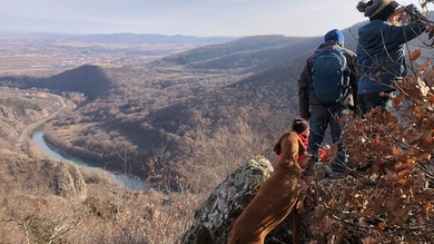 Pazar kilátás a Colțul Corbului szikláról a türkizen kígyózó Aranyosra_FOTÓ Kismihály Boglárka