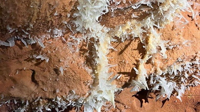 Látogatók ezreit kápráztatják el a csodálatos színekben pompázó, csillogó kalcitkristályok_FOTÓ Illyés Zsuzsa