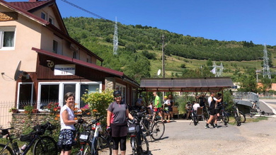 Az ismerős kocsma, ahol végre stabilizálhatjuk vércukorszintünket az otthonról hozott elemózsiával_FOTÓ Kismihály Boglárka