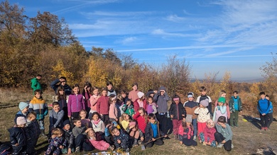 A népes gyereksereg az októberi gyerektúrán