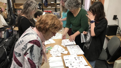 Idén több mint 700 indítócsomagot állítottak össze ügyes önkénteseink_FOTÓ Kismihály Boglárka