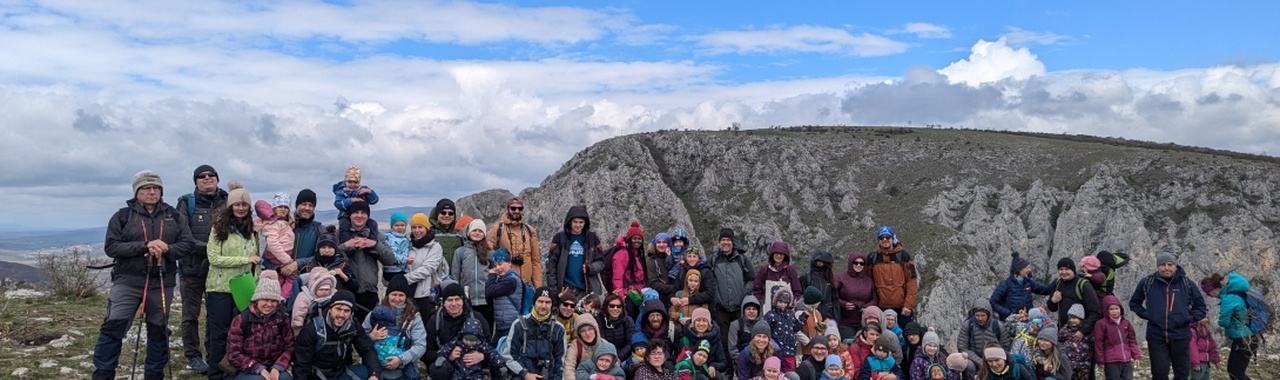 A hűvös, szeles idő ellenére is 22 család (74 fő) túrázott a Tordai-hasadékban (Fotó: Veres Ágnes)