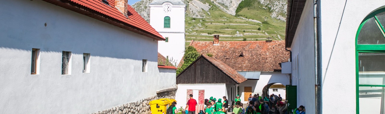 Székelykő a kultúrotthon udvarából 