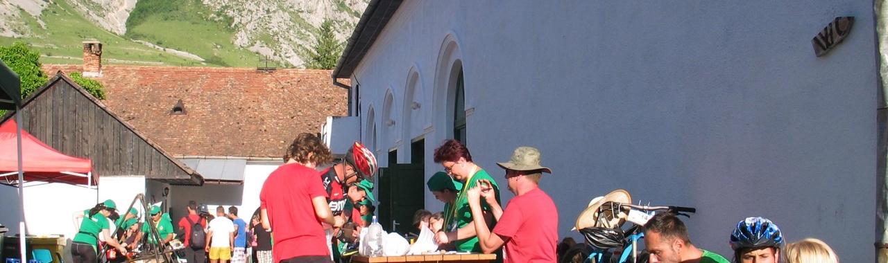 emberek a célban 
