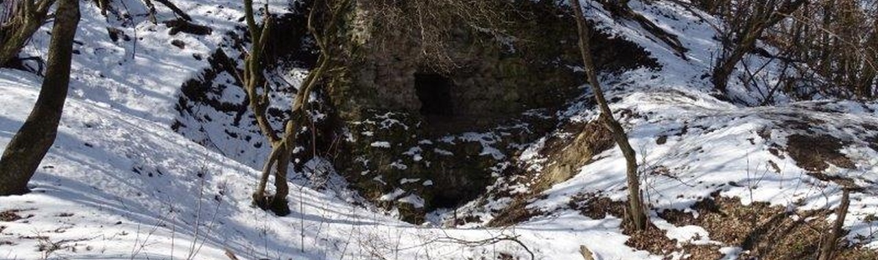A Leányvár oldalában lévő várrom