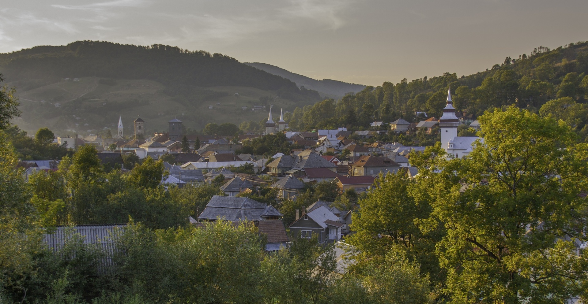 Abrudbánya az alkony színeiben tündökölve