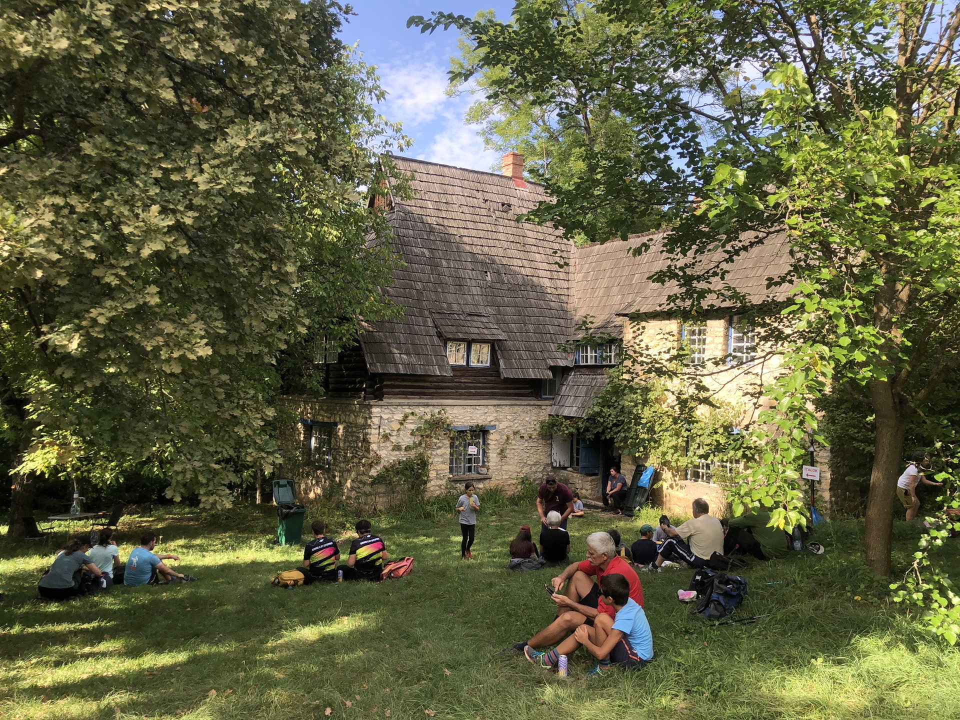 A Szentimrei-villa idilli környezete idén is várja a túrázókat (FOTÓ: Kismihály Boglárka)