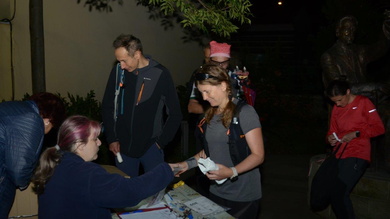 Koromsötétben indítottuk reggel a Kakasos templomtól a hosszú távú gyalogosokat_FOTÓ Lőrincz Ferenc