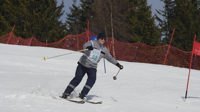 Idén is a 81 éves László András volt a családi síverseny korelnöke_FOTÓ Lőrincz Ferenc