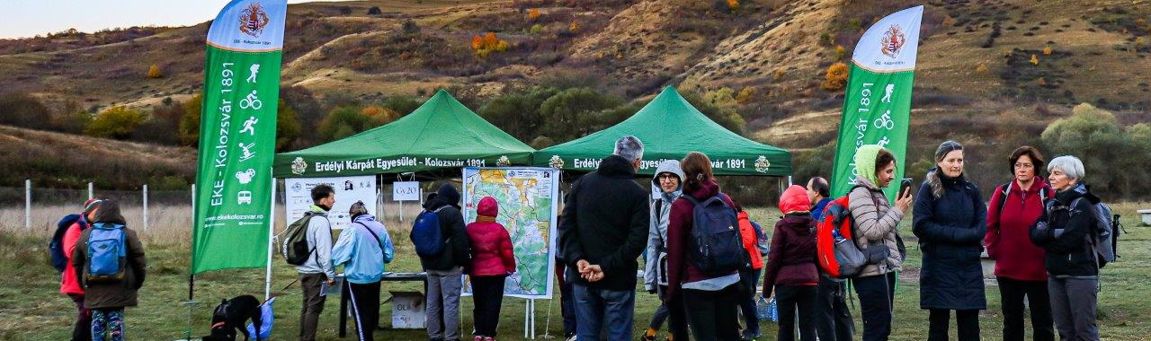 Gyülekezés reggel a rajtban_Szabó Zsolt felvétele